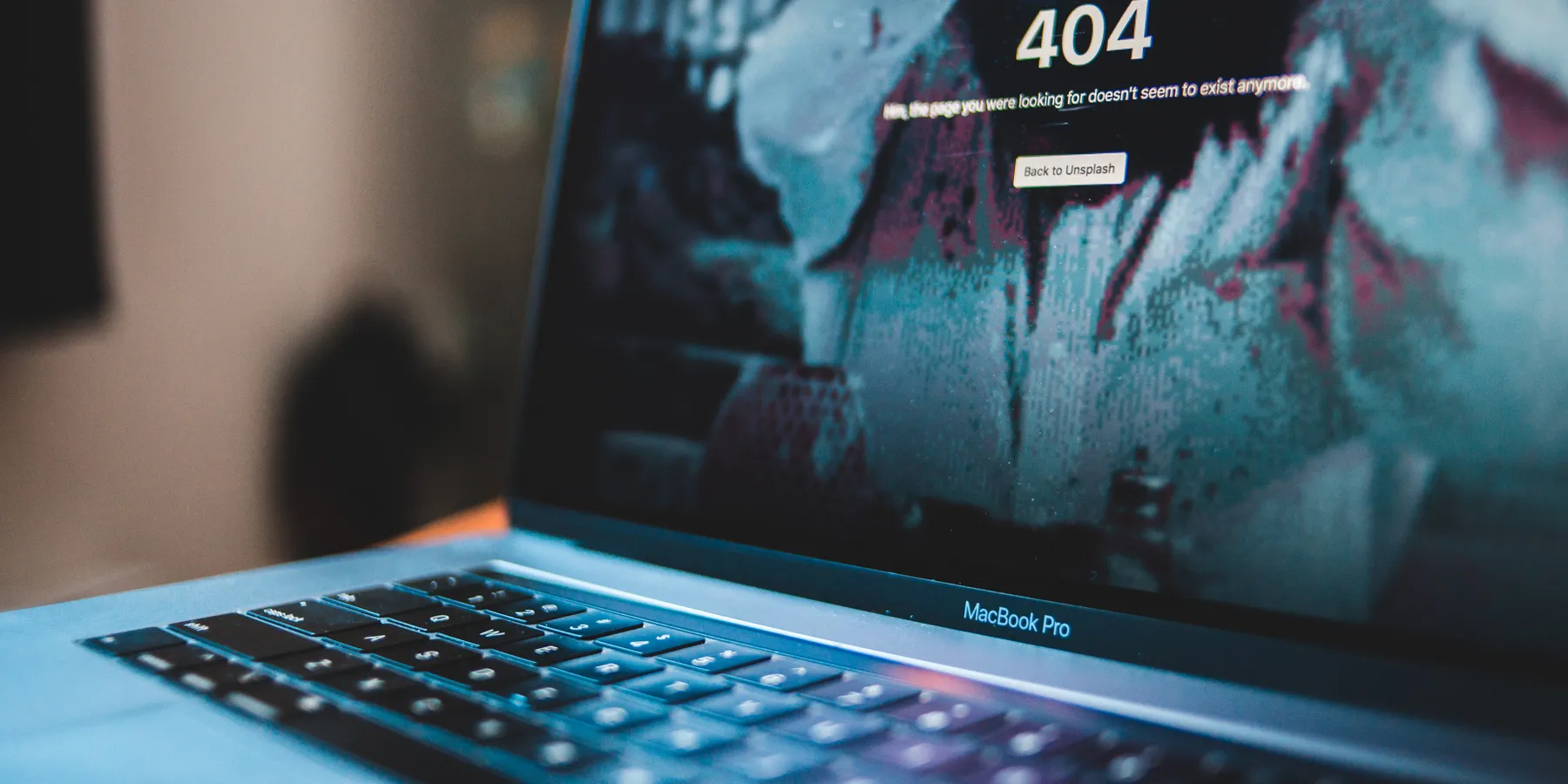 Laptop with 404 error